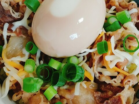 ネギ　チーズ　煮卵乗せ松屋の牛丼